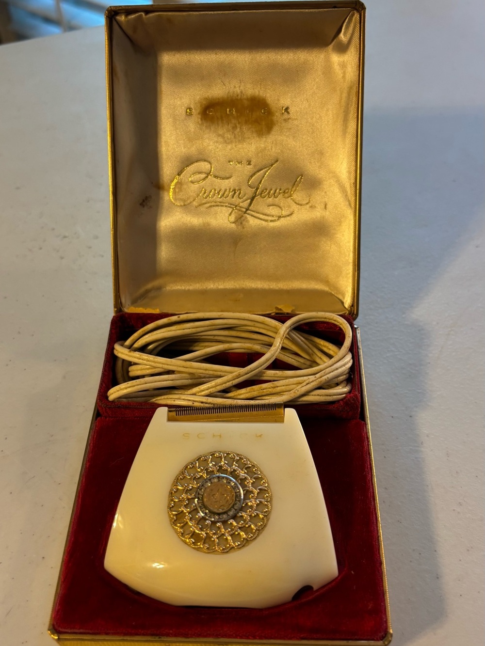 Vintage Woman’s shaver. Chick see comments. Crown jewel